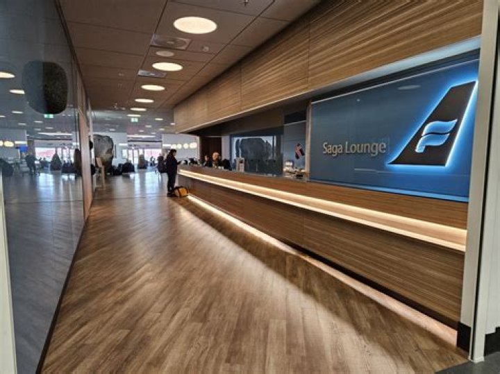 Does Icelandair have a lounge at O Hare?