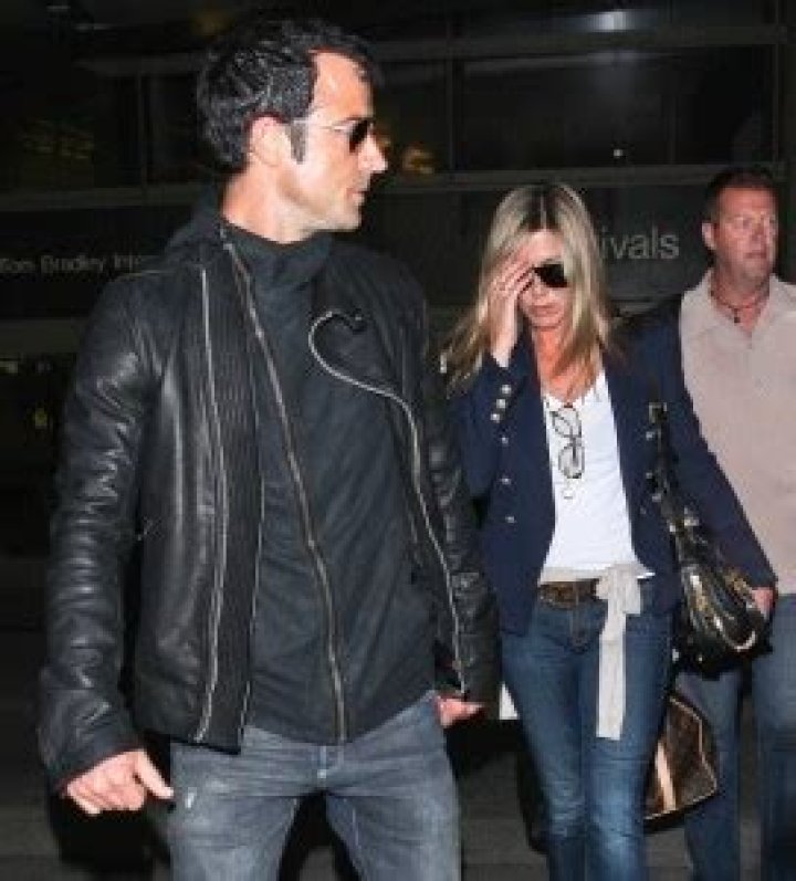 Does Jennifer Aniston hate Justin Theroux’s nose & want him to get a nose job?