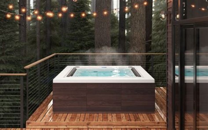Does Lifetime Fitness have a hot tub?