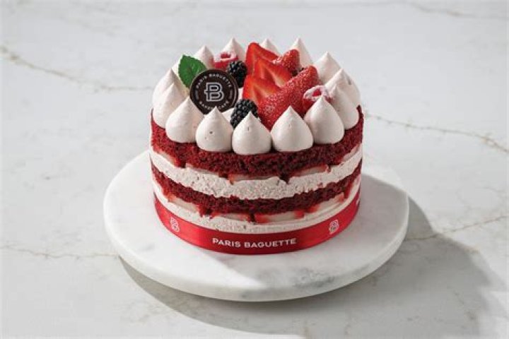 Does Paris Baguette do custom cakes?