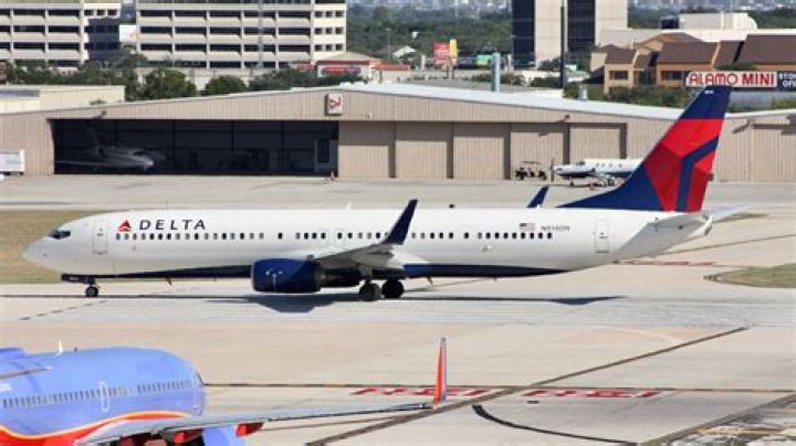 Does San Antonio Airport allow Uber?