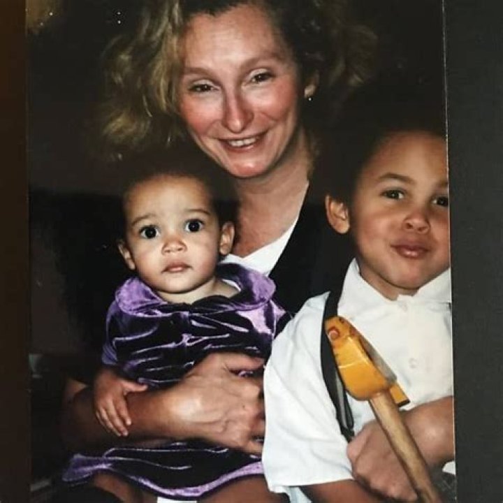 Doja Henshaw - Age, Family, Bio