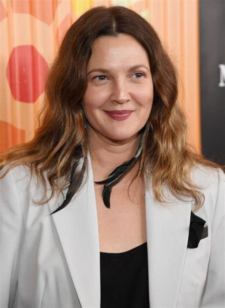 Drew Barrymore’s new face: weight loss, aging, plastic surgery or Photoshop?