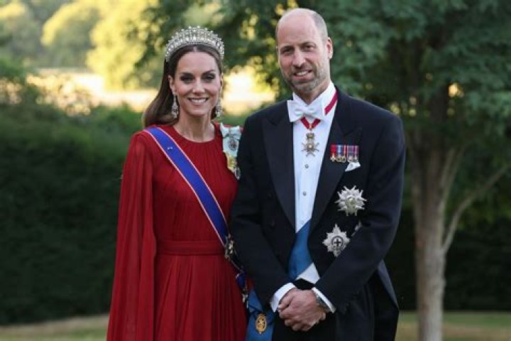 Duchess Kate & Prince William wore real otter fur: horrible or diplomatic?