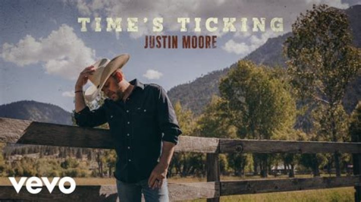 Dustin Lynch’s song ‘Small Town Boy’ stays as the No. 1 song in country airplay chart for 4 weeks setting a new record!