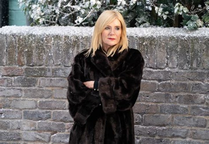 EastEnders Michelle Collins is Married to her Age Gap Fiance Mike Davidson at 60!