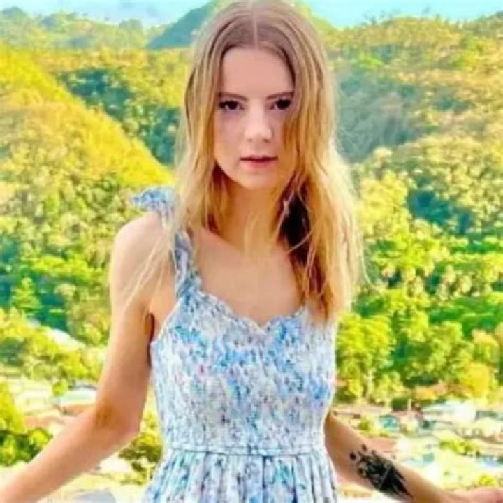 Elise Ecklund - Age, Family, Bio