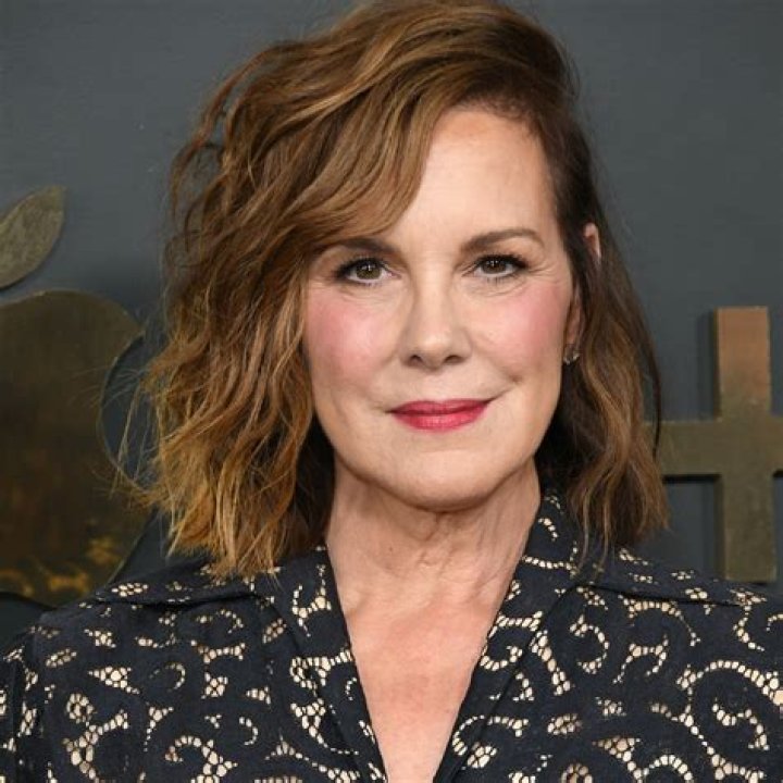 Elizabeth Perkins - Age, Family, Bio