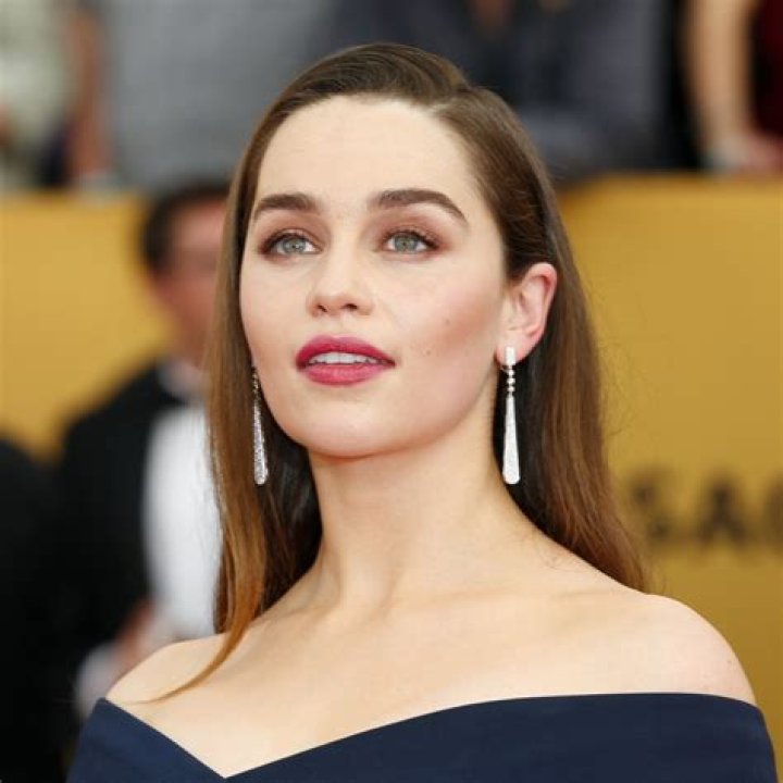 Emilia Clarke & Seth MacFarlane finally get around to officially breaking up