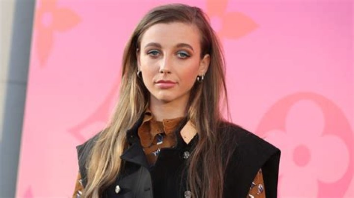 Emma Chamberlain Net Worth: Career & Lifestyle