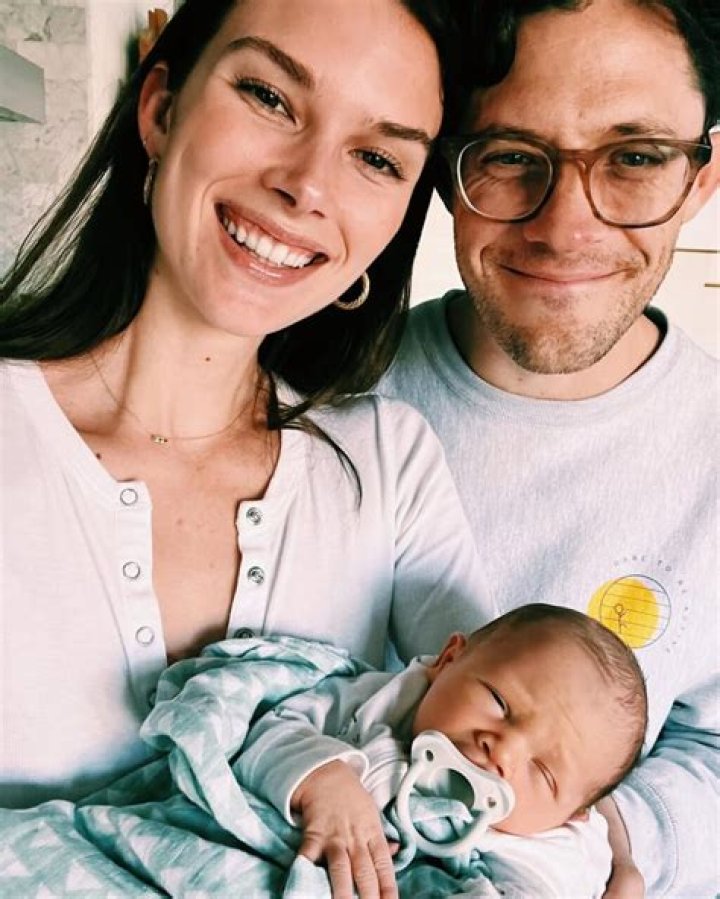 Emma Ishta - Age, Family, Bio