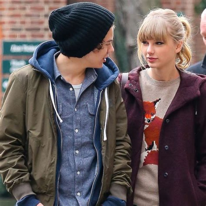Emma Stone flustered as she's put on the spot about Taylor Swift song 'about her'