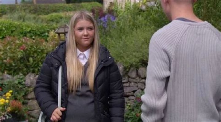 Emmerdale Louise Dowling Parents: Father Mother And Twin