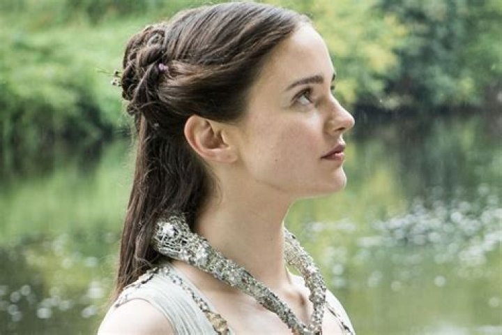 English Actress, Bella Ramsey hobby for acting led her in Acting since her early life. Starting a career with HBO’s Game of Thrones as Lyanna Mormont!