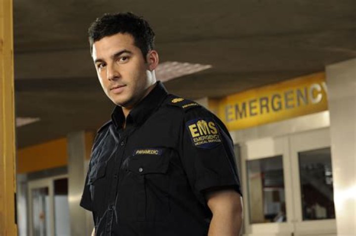 Ennis Esmer Bio (Wiki) 