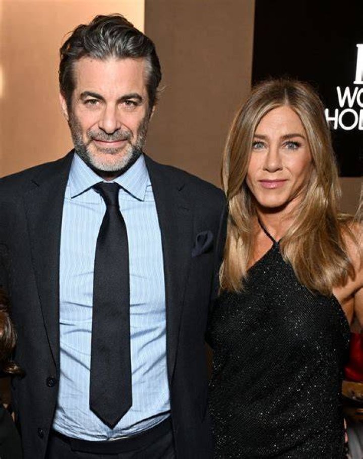 Enquirer: Jennifer Aniston is a boozehound & she needs rehab