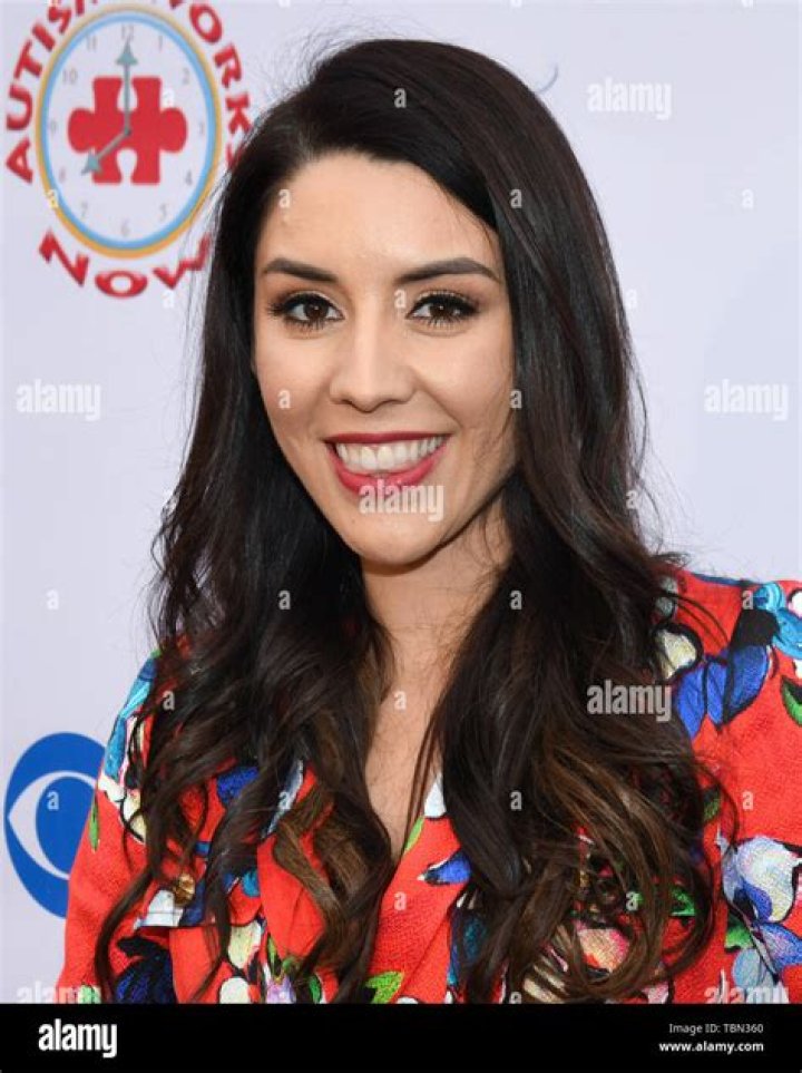 Erika De La Cruz Bio (Wiki) 