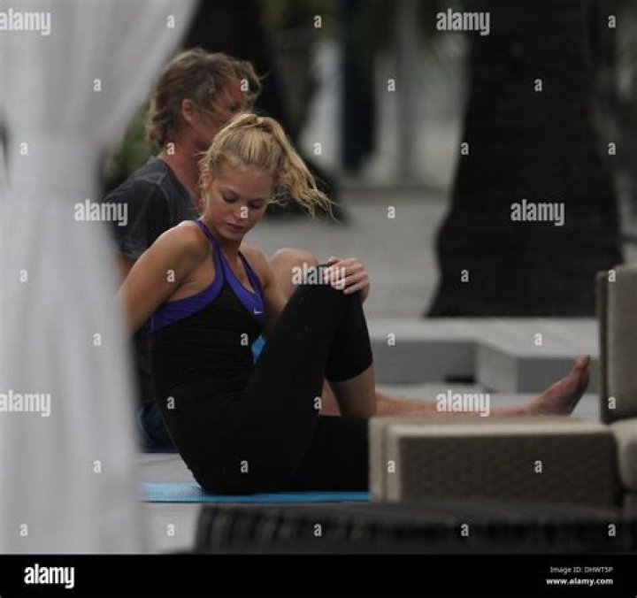 Erin Heatherton flaunts her bikini body in St. Bart’s: lovely & healthy?