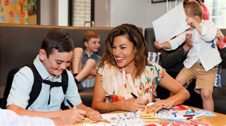 	Eva Mendes shares parenting links, says she’s in her robe all day	