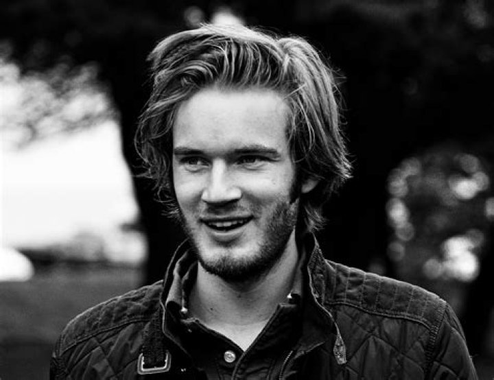Felix Kjellberg (PewDiePie) Bio (Wiki) 
