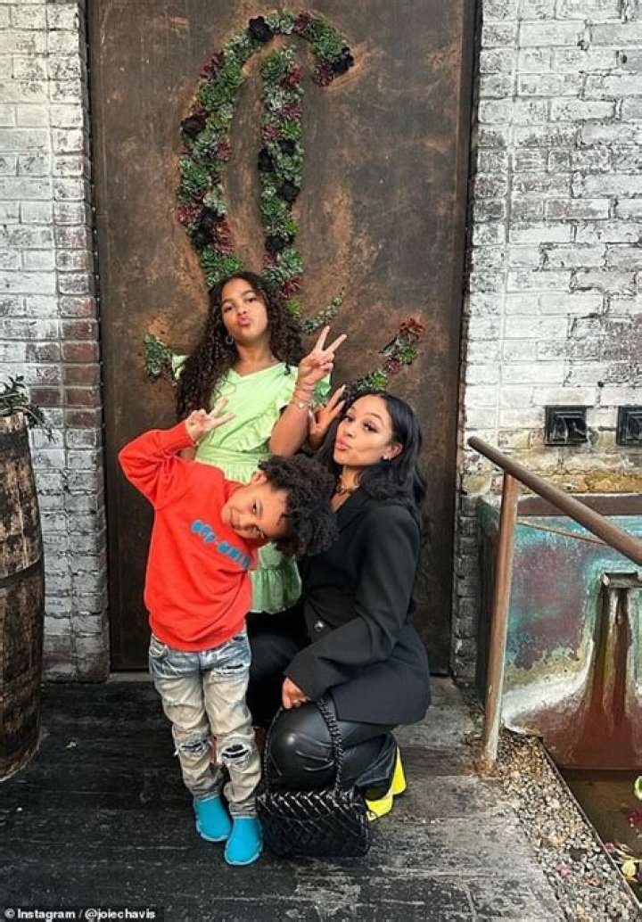 Ghostface Killah is not Married to Wife. Dating Girlfriend: Sophia Diggs. Kids