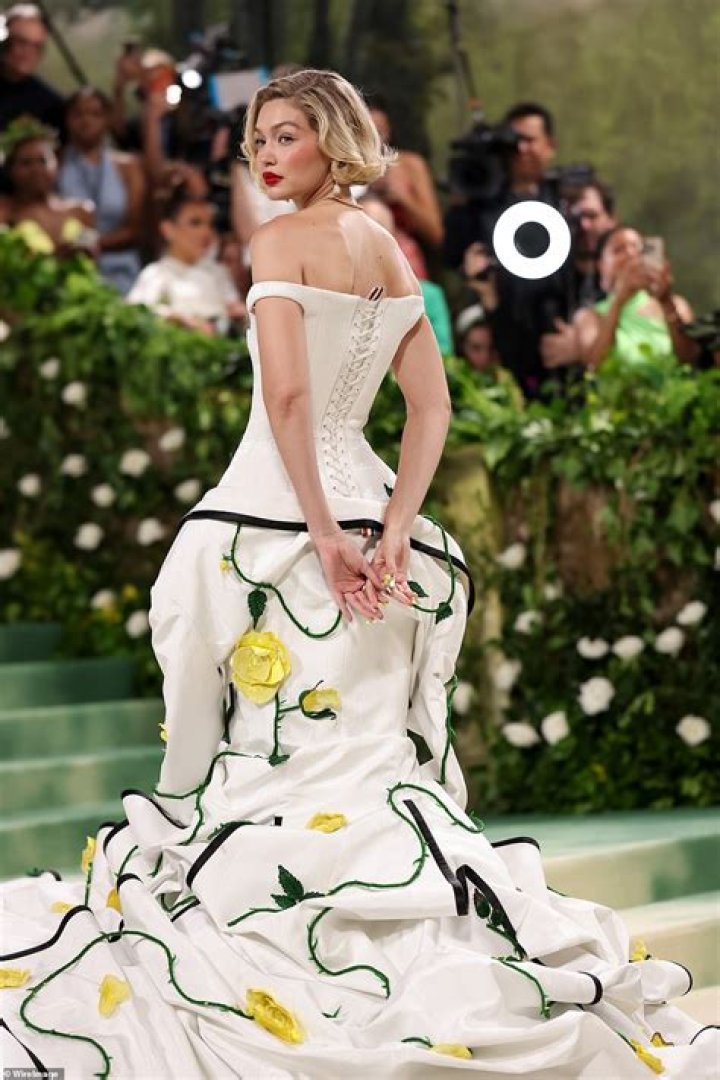 	Gigi Hadid wore an epic Thom Browne gown with 3D roses to the Met Gala	