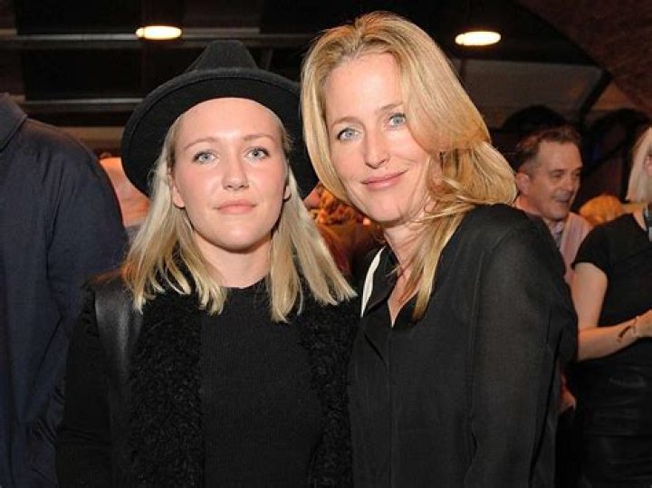 Gillian Anderson known as Agent Scully is currently 51 years of age with a height of 1.6 m. She has three children Piper, Oscar, and Felix.