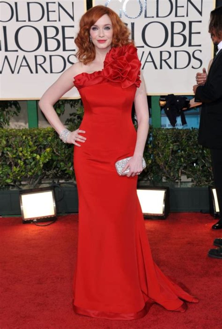 Globes fashion: Christina Hendricks and the shoulders & boobs problem