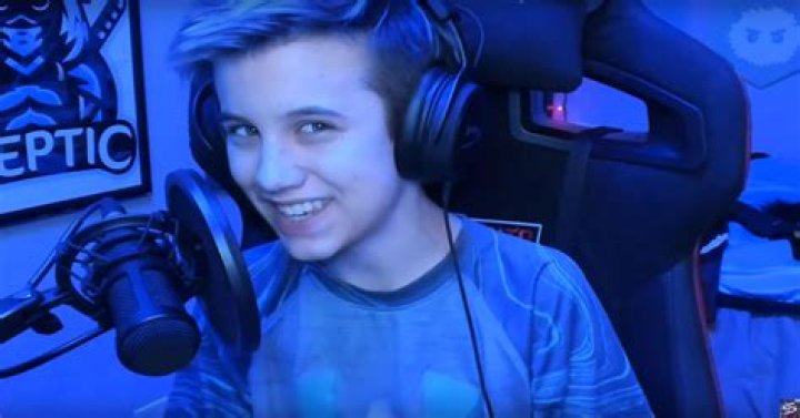 Griffin Spikoski, 14 made $ 200k last year playing the video game Fortnite!