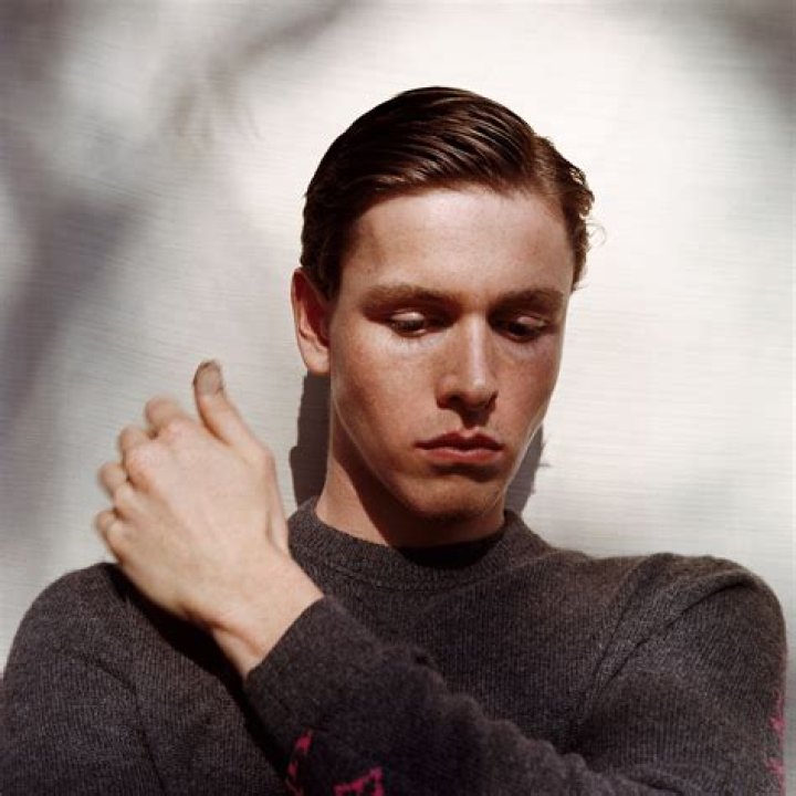 Harris Dickinson Bio (Wiki) 