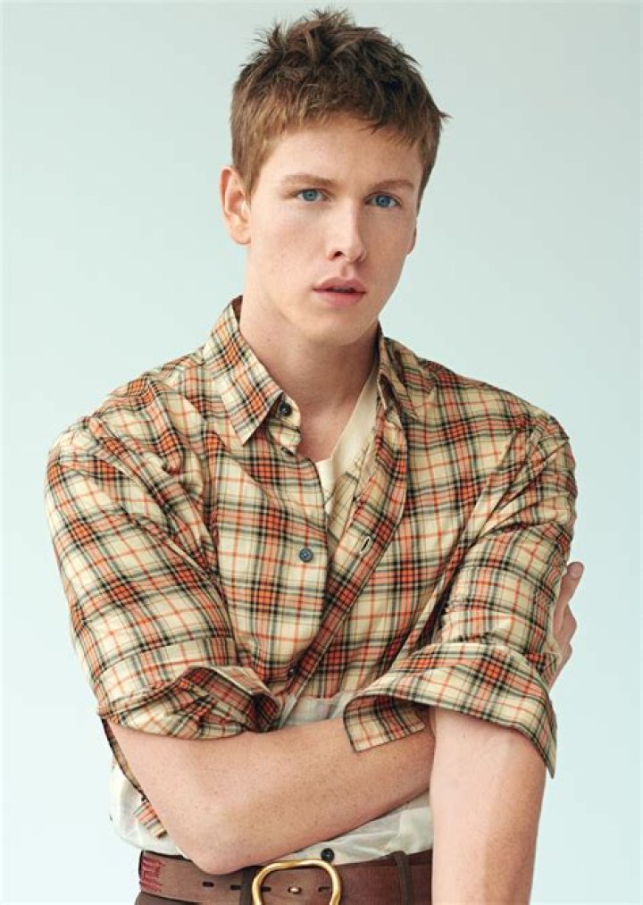 Harris Dickinson Height - CelebsHeight.org