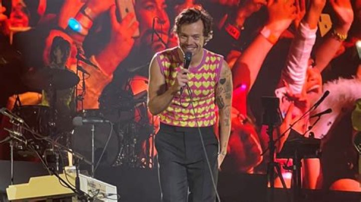Harry Styles Shows Off New Hairstyle at U2 Concert with Girlfriend Taylor Russell!