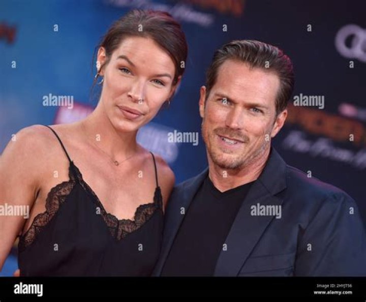 Hot new couple: Teri Hatcher and Jason Lewis?