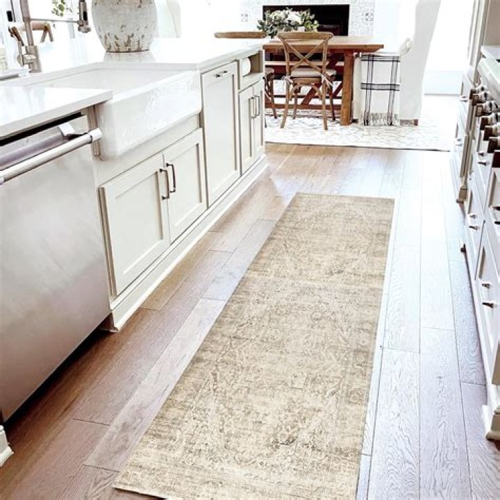 How do you cut runner rugs?