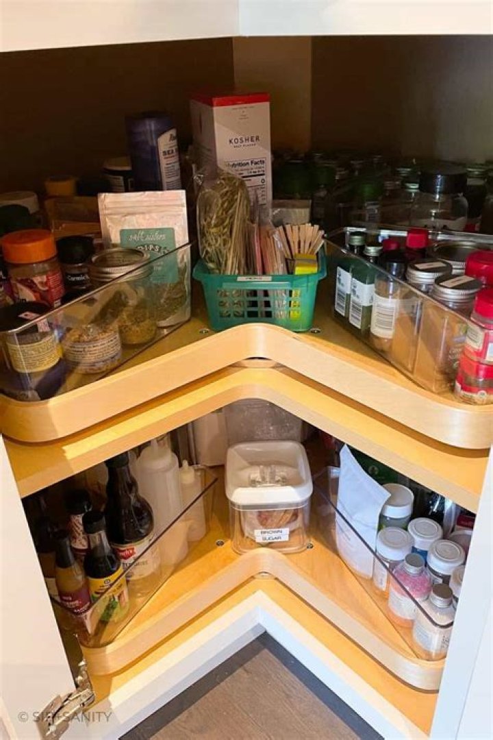 How do you take apart a lazy Susan?