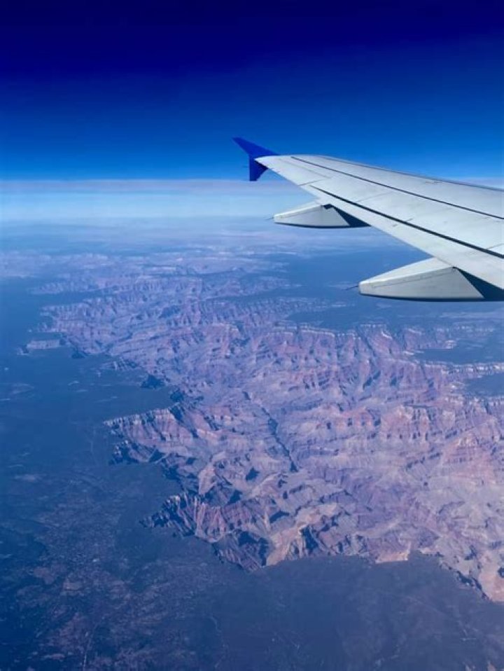 How far can a pilot see at 35000 feet?