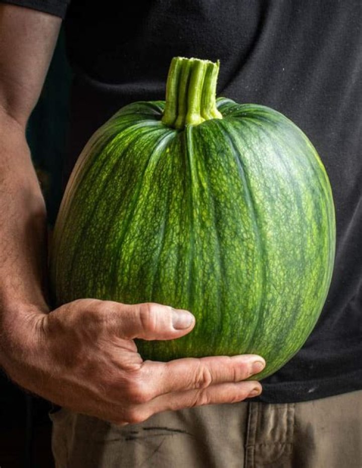 How long does it take for a green pumpkin to turn orange?