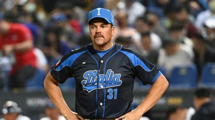 How tall is Mike Piazza?