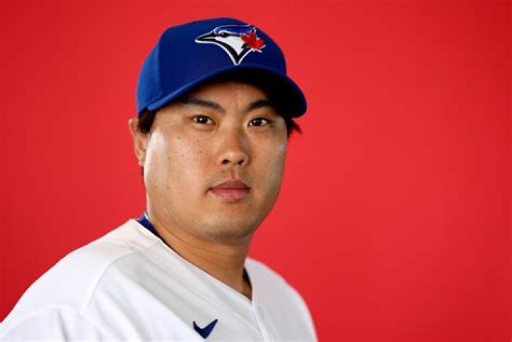 Hyun-Jin Ryu Net Worth - Wiki, Age, Weight and Height, Relationships, Family, and More