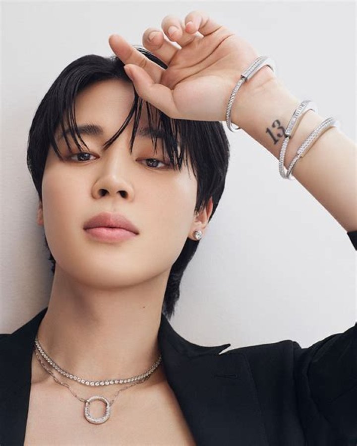 Influencer Oli London apologizes for Being Obsessed of BTS star Jimin!