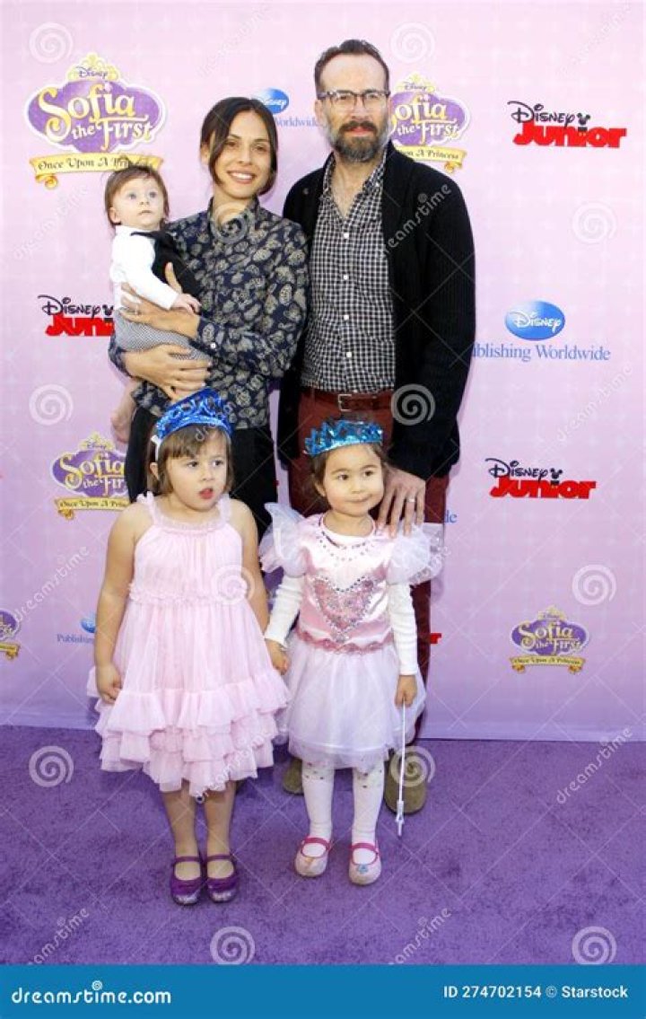 Insight on Ceren Alkac and Jason Lee’s happily married life! Know about their children, net worth, biography