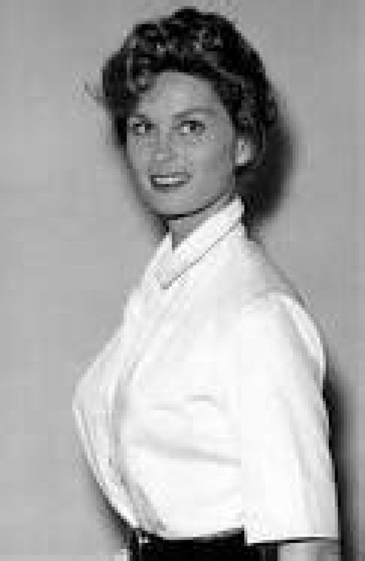 Irish McCalla Height - CelebsHeight.org