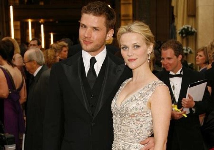 Is American Actor, Ryan Phillippe Is Dating Anyone Currently?
