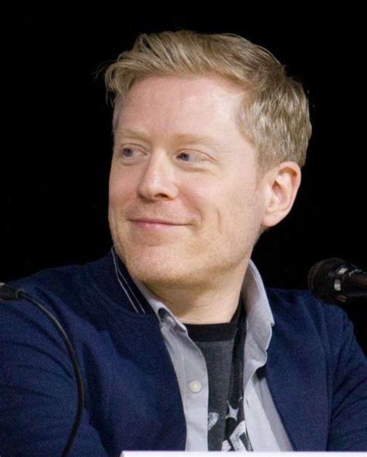 Is Anthony Rapp albino?