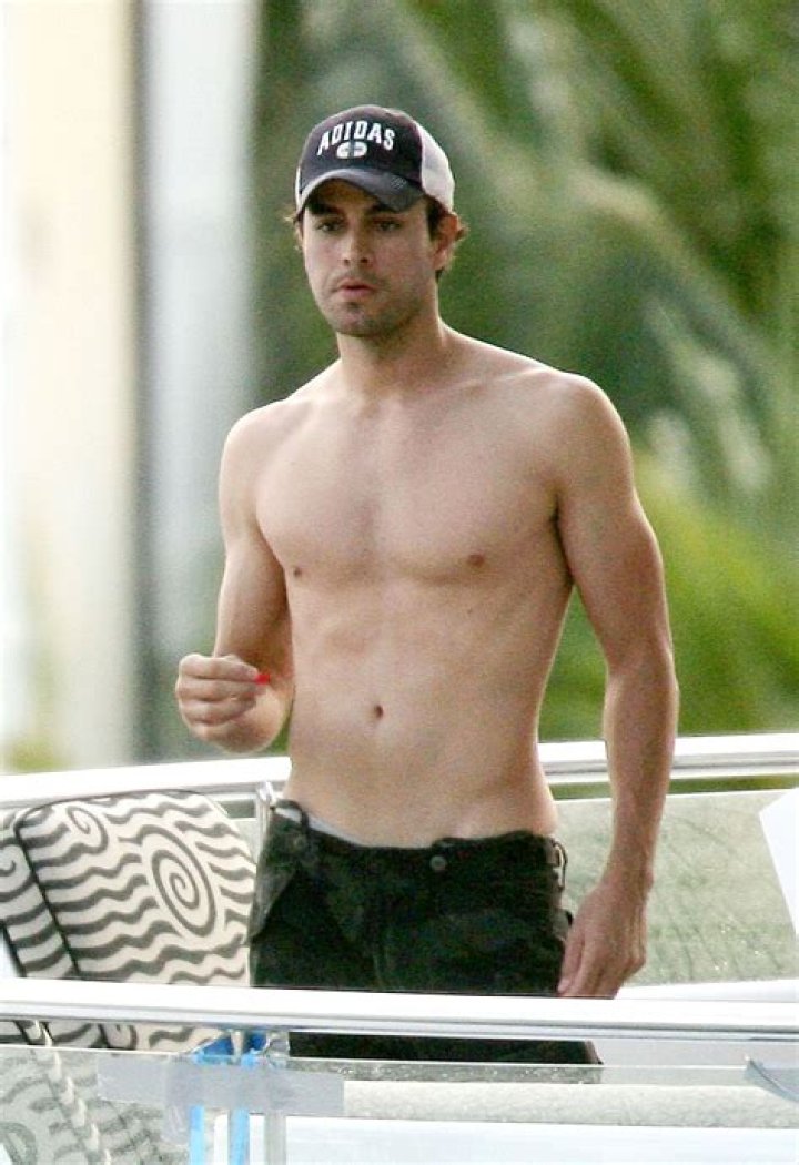 Is Enrique Iglesias Gay? Age, Height, Net Worth