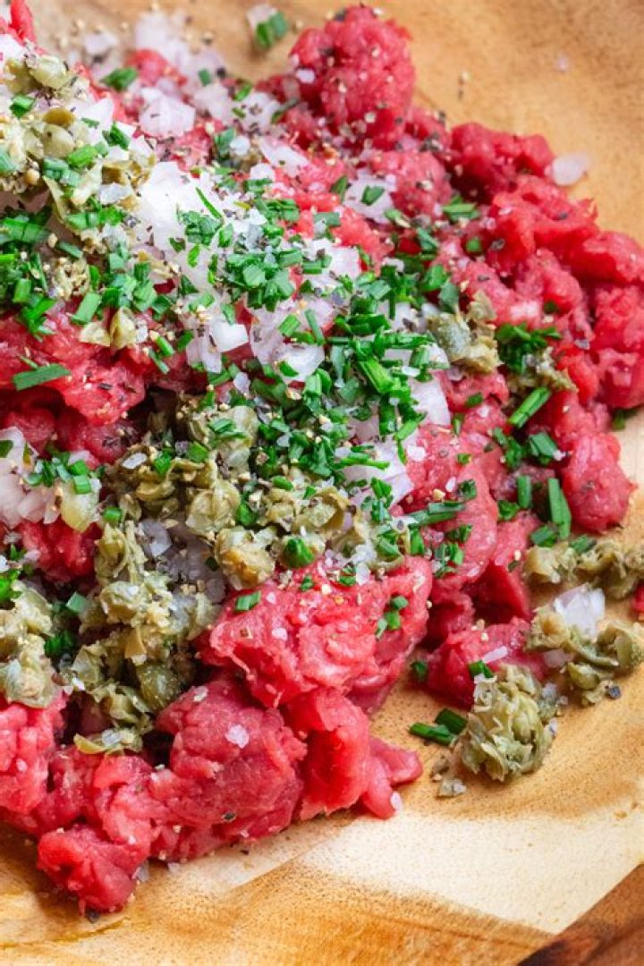 Is it OK to eat pink deer meat?