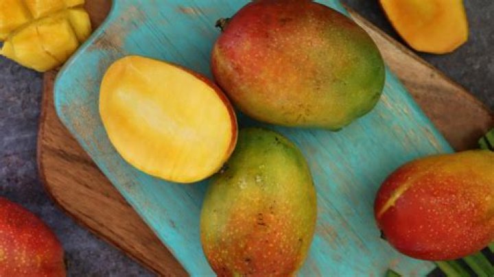 Is it safe to eat overripe mango?