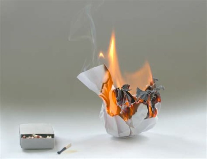 Is it toxic to burn paper?