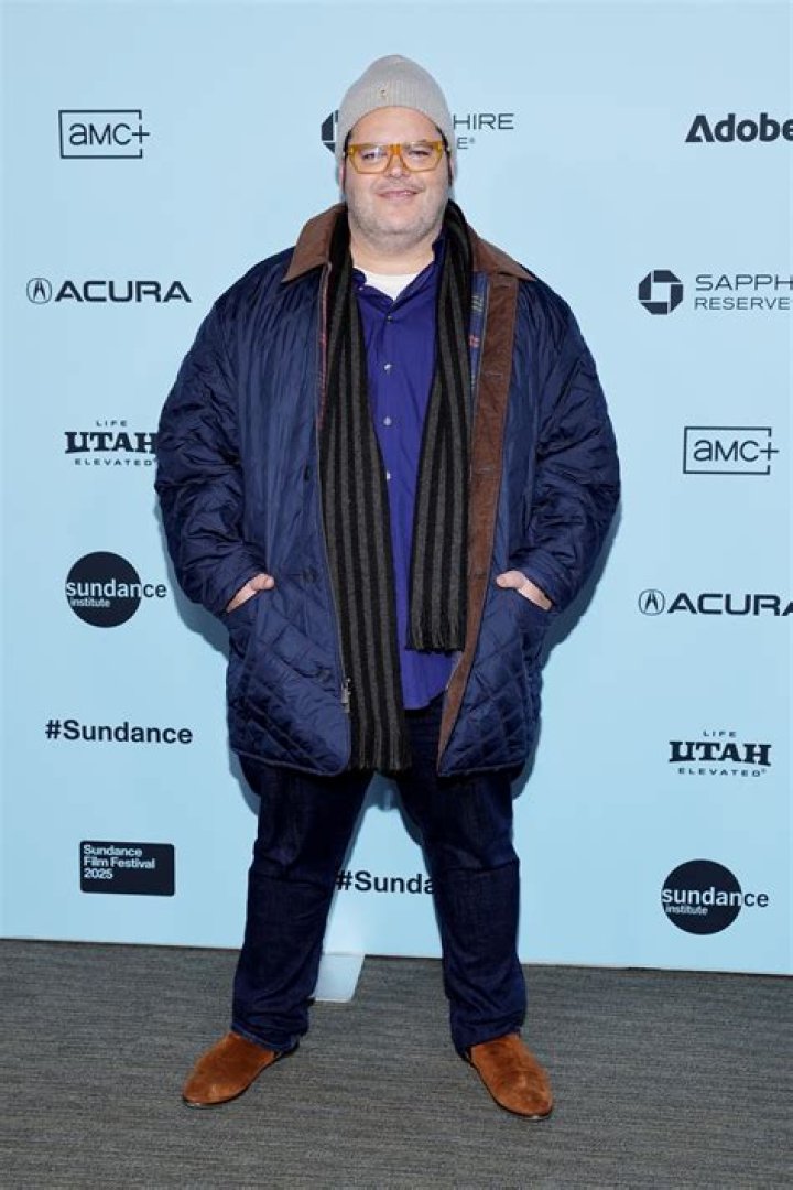 Is Josh Gad rich?