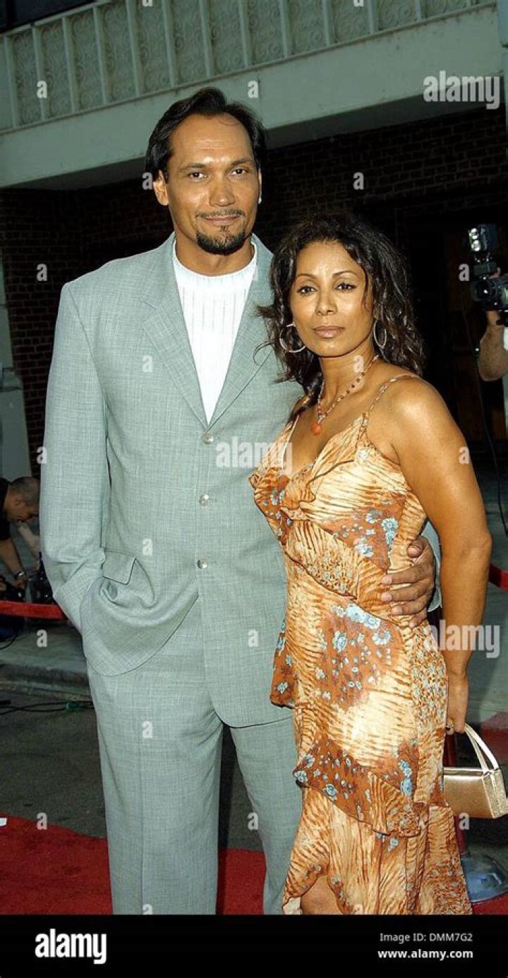 Is Wanda De Jesus married to Jimmy Smits?